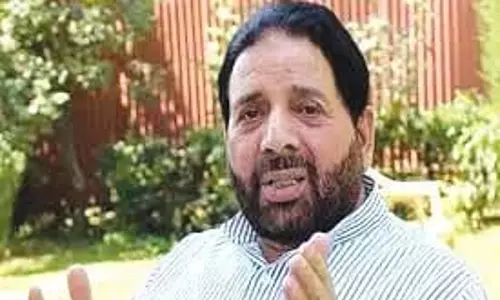 Hakeem Yasin ने सुरंग के उद्घाटन पर लोगों को बधाई दी Hakeem Yasin ने सुरंग के उद्घाटन पर लोगों को बधाई दी