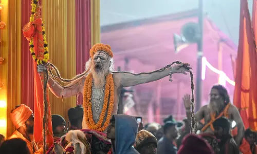 Maha Kumbh 2025: साधु-संतों, नागा साधुओं ने मकर संक्रांति पर संगम में अमृत स्नान किया Maha Kumbh 2025: साधु-संतों, नागा साधुओं ने मकर संक्रांति पर संगम में अमृत स्नान किया