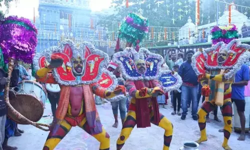 Andhra: भोगी उत्सव में आकर्षक सांस्कृतिक कार्यक्रम Andhra: भोगी उत्सव में आकर्षक सांस्कृतिक कार्यक्रम