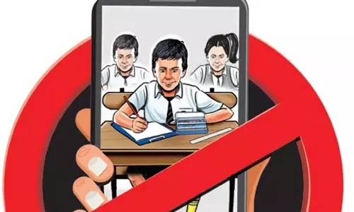 RGUKT द्वारा स्मार्टफोन के उपयोग पर प्रतिबंध से छात्र नेताओं में नाराजगी