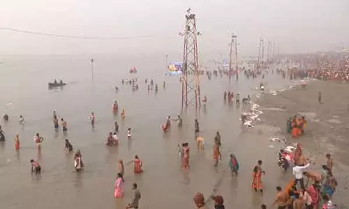 Bengal: मकर संक्रांति पर पवित्र स्नान के लिए हजारों श्रद्धालु गंगासागर में एकत्रित हुए