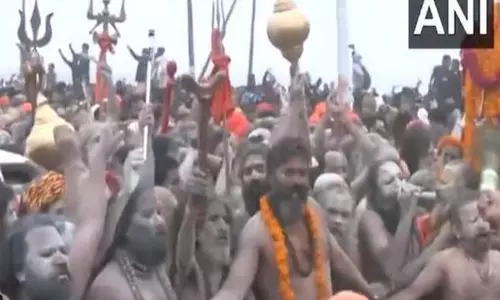 Maha Kumbh 2025: नागा साधु पहले अमृत स्नान के लिए संगम की ओर बढ़े