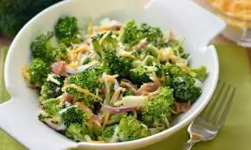 Recipe: पोषक तत्वों से भरपूर है ब्रोकली, ट्राई करें
