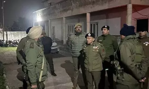 डीएम के दौरे से पहले ADGP जम्मू ने सुरक्षा, सीमा प्रबंधन व्यवस्था की समीक्षा की डीएम के दौरे से पहले ADGP जम्मू ने सुरक्षा, सीमा प्रबंधन व्यवस्था की समीक्षा की