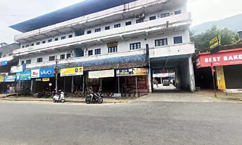 Moolatham: अराकुलम पंचायत शॉपिंग कॉम्प्लेक्स ख़तरे की स्थिति में Moolatham: अराकुलम पंचायत शॉपिंग कॉम्प्लेक्स ख़तरे की स्थिति में