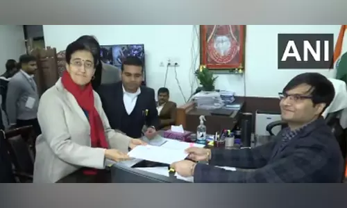 दिल्ली विधानसभा चुनाव: AAP उम्मीदवार आतिशी ने कालकाजी सीट से अपना नामांकन दाखिल किया दिल्ली विधानसभा चुनाव: AAP उम्मीदवार आतिशी ने कालकाजी सीट से अपना नामांकन दाखिल किया