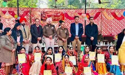Punjab: महिलाओं ने पुलिस द्वारा नशीले पदार्थों के खिलाफ चलाए जा रहे