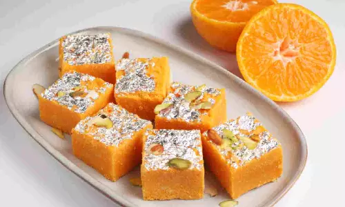 Orange barfi: घर आए मेहमान का संतरा बर्फी से करें स्वागत