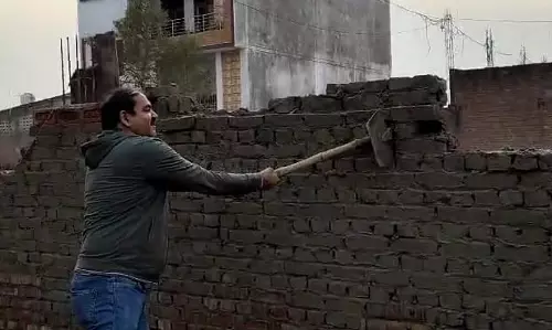 Moradabad: तहसीलदार सुदीप त्यागी ने अवैध अतिक्रमण पर खुद की कार्रवाई