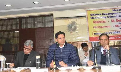 Haryana : सांसद ने अधिकारियों से विकास परियोजनाएं समय पर पूरी करने को कहा