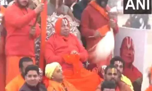 MahaKumbh: जगद्गुरु स्वामी रामभद्राचार्य अमृत स्नान के लिए त्रिवेणी संगम पहुंचे