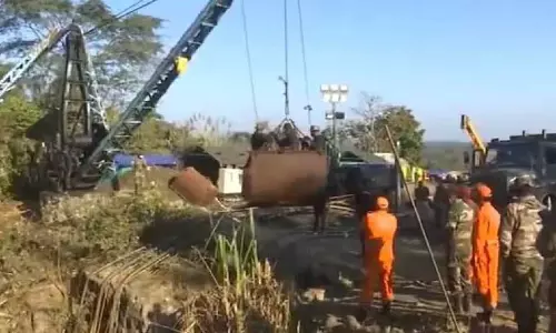Assam : उमरंगसो खदान हादसा बचाव अभियान से नौसेना के गोताखोरों को हटाया Assam : उमरंगसो खदान हादसा बचाव अभियान से नौसेना के गोताखोरों को हटाया