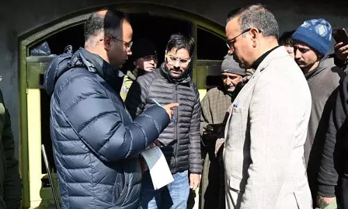 Shopian प्रशासन ने सैदपोरा अग्नि पीड़ितों को तत्काल राहत प्रदान की Shopian प्रशासन ने सैदपोरा अग्नि पीड़ितों को तत्काल राहत प्रदान की