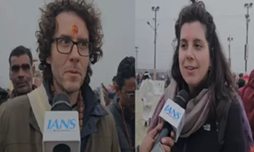हम धन्य हो गए, महाकुंभ में विदेशी श्रद्धालुओं ने बताए अपने अनुभव हम धन्य हो गए, महाकुंभ में विदेशी श्रद्धालुओं ने बताए अपने अनुभव