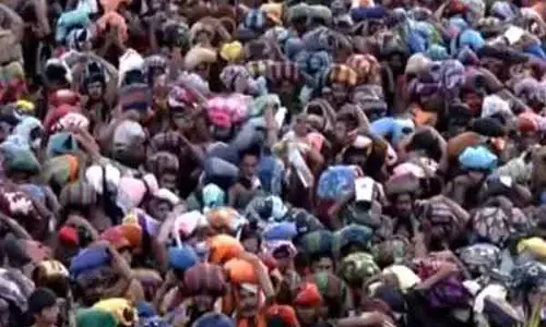 Makaravilakku पर सबरीमाला मंदिर में भक्तों की भीड़ उमड़ी