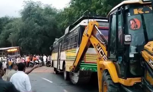 चंद्रगिरी में दो RTC बसों में टक्कर, 30 घायल