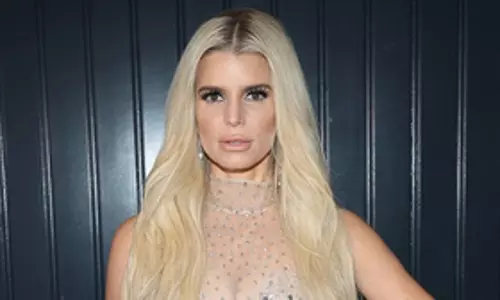 Jessica Simpson ने एक दशक के वैवाहिक जीवन के बाद एरिक जॉनसन से अलग होने की पुष्टि की