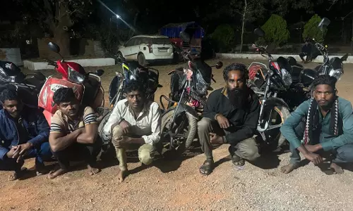 खड़खड़िया जुआरी समेत 6 गिरफ्तार, दो थाने की पुलिस ने मारी रेड खड़खड़िया जुआरी समेत 6 गिरफ्तार, दो थाने की पुलिस ने मारी रेड