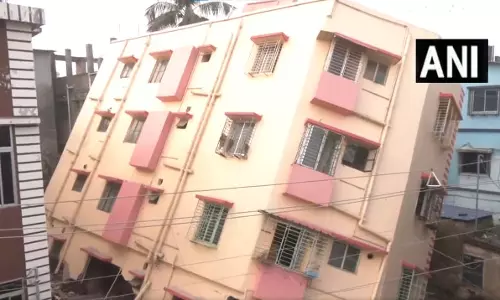 BIG BREAKING: विद्यासागर कॉलोनी में इमारत गिरी, देखें VIDEO...