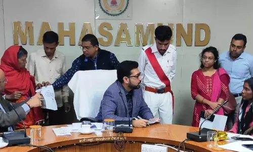 कलेक्टर ने सुनी लोगों की समस्याएं, दिए निराकरण के निर्देश