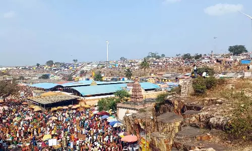 Goa से हजारों लोग कर्नाटक के येल्लम्मा मंदिर में उमड़े