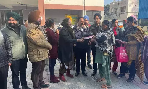 Tarn Taran में नवजात लड़कियों और माताओं को सम्मानित किया गया Tarn Taran में नवजात लड़कियों और माताओं को सम्मानित किया गया