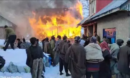 KISHTWAR: आग से आवासीय मकान क्षतिग्रस्त KISHTWAR: आग से आवासीय मकान क्षतिग्रस्त