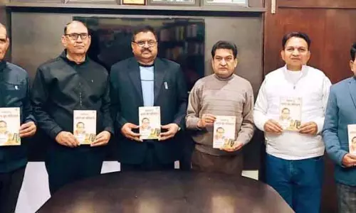 Balbir ने भारतीय संविधान पर पुस्तकें वितरित कीं