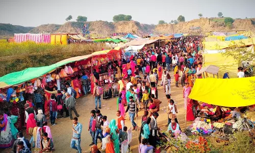 Palamu: मकर संक्रांति पर शिव संपतधाम मंदिर में लगा मेला Palamu: मकर संक्रांति पर शिव संपतधाम मंदिर में लगा मेला