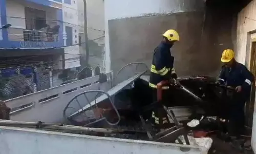 Hyderabad के संतोष नगर में पेंटहाउस में लगी आग
