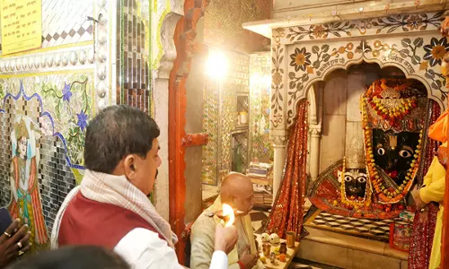 MP के CM मोहन यादव ने चित्रकूट के वन देवी मंदिर, कामतानाथ मंदिर में पूजा-अर्चना की MP के CM मोहन यादव ने चित्रकूट के वन देवी मंदिर, कामतानाथ मंदिर में पूजा-अर्चना की