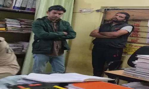 बलात्कार संबंधित सबूत मिटाने वाले आरोपियों की FIR के बाद भी नहीं हुई गिरफ्तारी बलात्कार संबंधित सबूत मिटाने वाले आरोपियों की FIR के बाद भी नहीं हुई गिरफ्तारी
