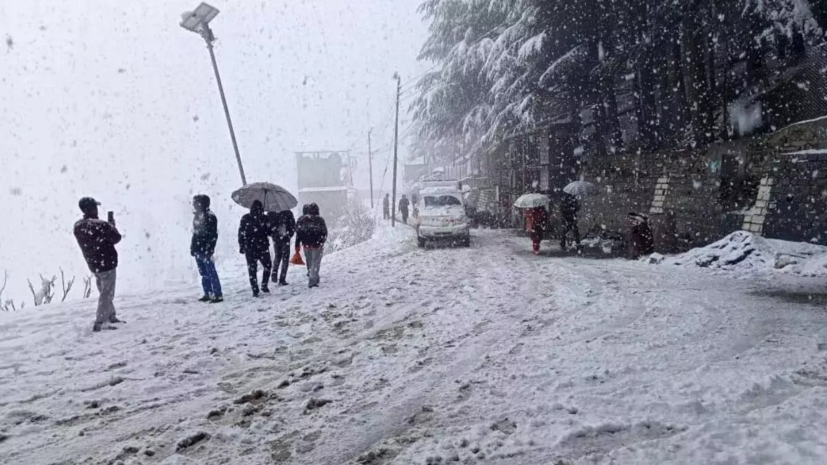 Himachal: तापमान में गिरावट के बीच राज्य के कुछ हिस्सों में बर्फबारी और बारिश की संभावना