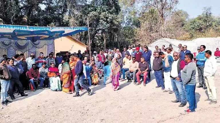 वेतन-अधिकारियों की पुनः नियुक्ति को लेकर श्रमिक अशांति के कारण BSLC में उत्पादन रुका