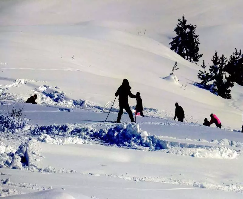 Bhaderwah में शीतकालीन पर्यटन को बढ़ावा देने के लिए गुलडांडा में स्कीइंग शुरू की