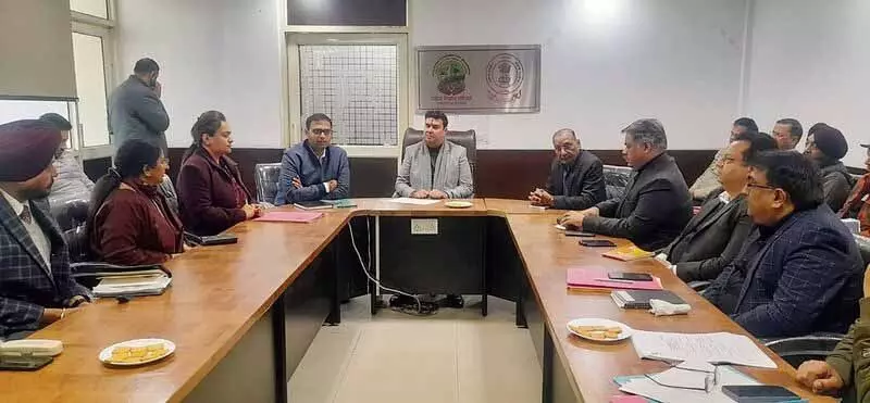 Mayor ने पहली बैठक में नगर निगम अधिकारियों से कहा