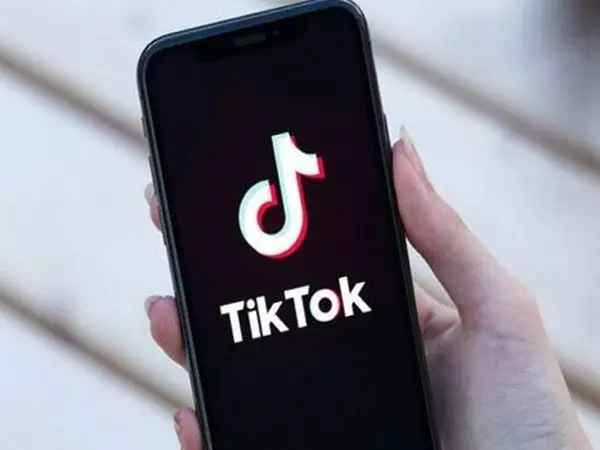 TikTok की कार्यकारी अधिकारी ने चीन की समाजवादी व्यवस्था का समर्थन करने के लिए जबरन शपथ लेने का आरोप लगाया