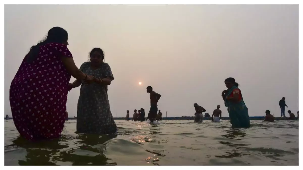 Maha Kumbh स्नान के बाद इन कार्यों को करना बेहद शुभ, पितृ होंगे प्रसन्न