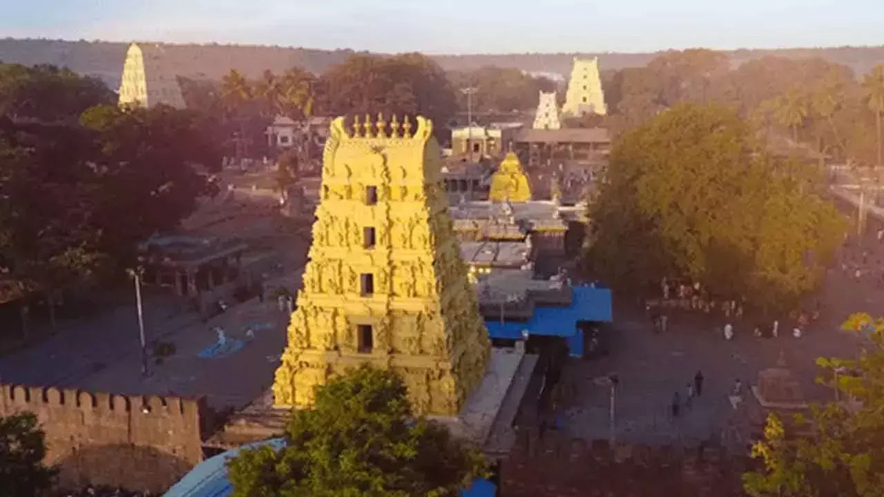 श्रीशैलम मंदिर के पास श्रद्धालु बड़ी दुर्घटना से बचे