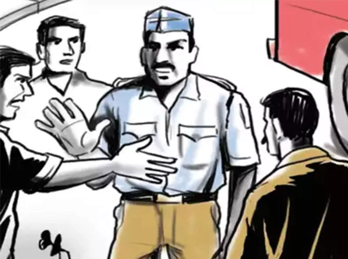 NCR Loni: पुलिस ने चेकिंग के दौरान मोबाइल छीनने वाले अरशद को दबोचा