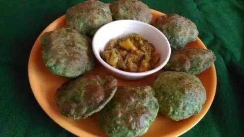 Bathua Kachori ठंडे मौसम में खाने का अलग ही मजा