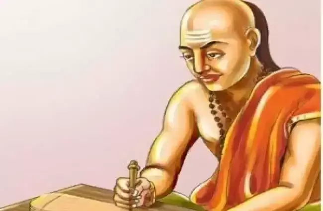 Chanakya Niti में जानें किन लोगों को कभी नहीं लाना चाहिए घर