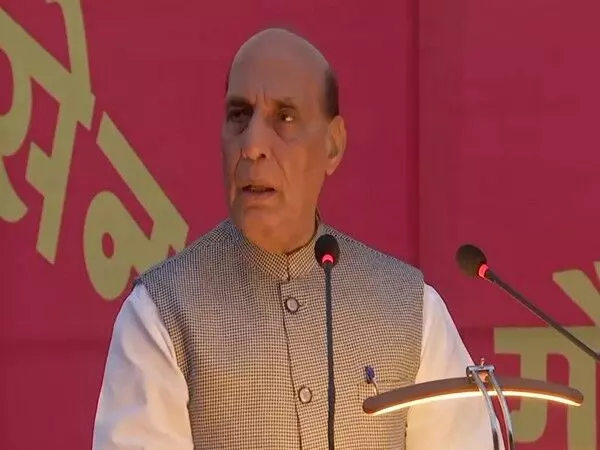 देश बदलाव के दौर से गुजर रहा है, विकसित देश की ओर बढ़ रहा है: Rajnath Singh