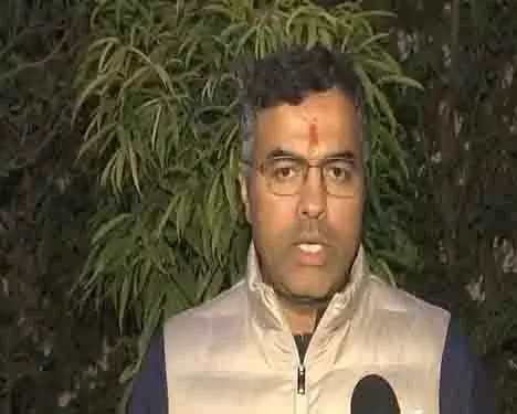 BJP नेता प्रवेश वर्मा के खिलाफ जूते बांटने का मामला दर्ज, दिल्ली पुलिस ने दर्ज की गैर संज्ञेय रिपोर्ट BJP नेता प्रवेश वर्मा के खिलाफ जूते बांटने का मामला दर्ज, दिल्ली पुलिस ने दर्ज की गैर संज्ञेय रिपोर्ट