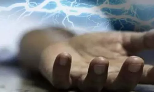ट्रांसफार्मर के सहारे पतंग उड़ा रहे बच्चे की मौत, करंट की चपेट में आया ट्रांसफार्मर के सहारे पतंग उड़ा रहे बच्चे की मौत, करंट की चपेट में आया
