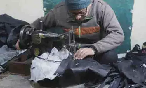 From craft to crisis: कश्मीर के चमड़ा कारीगर अस्तित्व की लड़ाई लड़ रहे