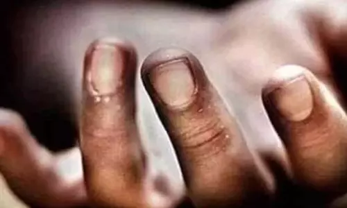 Telangana: पतंग उड़ाते समय व्यक्ति की गिरकर मौत