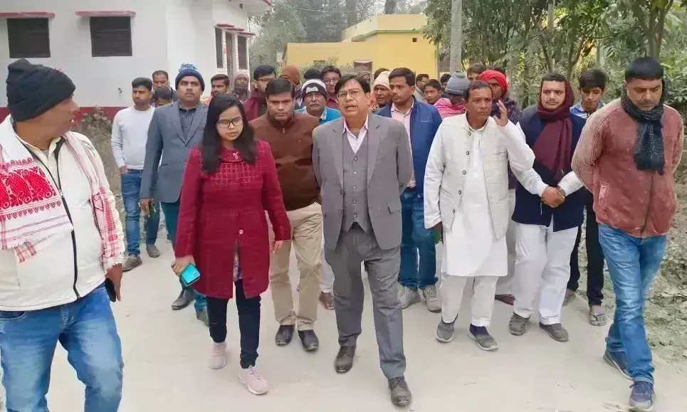 East Champaran: डीडीसी ने चलो गांव की ओर अभियान के तहत गोपी छपरा पंचायत का दौरा किया East Champaran: डीडीसी ने चलो गांव की ओर अभियान के तहत गोपी छपरा पंचायत का दौरा किया
