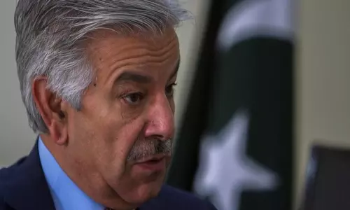 पाक रक्षा मंत्री ने PTI के साथ सौदे से किया इनकार