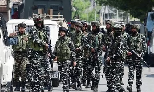 Manipur: कांगपोकपी में उग्रवादी शिविर ध्वस्त, हथियार और बारूद बरामद